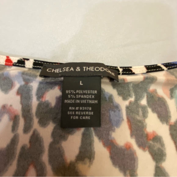 Chelsea & Theodore shark hem size L top. Black/white with splashes of color - Picture 3 of 3